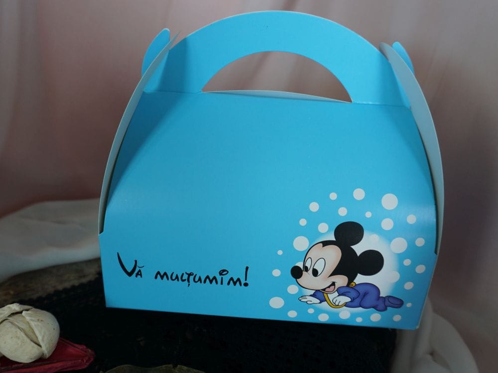 Cutii de Prajituri de 500g albastre cu Mickey Mouse 10 x 17 x 14.5 cm Cutii de Prajituri de 500g albastre cu Mickey Mouse 10 x 17 x 14.5 cm