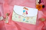 Invitatii de botez parintii bebe si jucarii 18 x 12.3 cm
