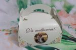 Cutii de Prajituri de 500g albe cu flori 17 x 10 x 14.5 cm