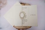 Invitatii nunta crem cu model auriu 29.5 x 21 cm
