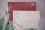 Invitatii nunta cu model floral auriu sigiliu de ceara 22.6 x 15.6 cm