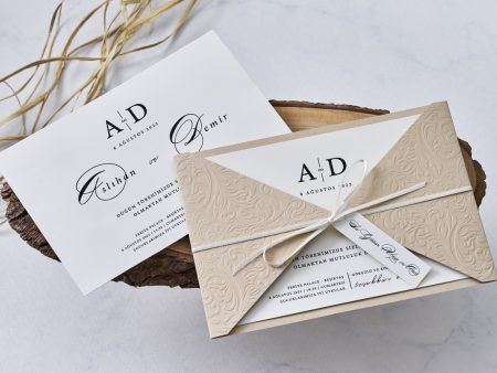 Invitatii nunta carton mat cu striatii si relief legata panglica satin 20.3 x 13.3 cm
