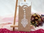 Invitatii nunta tip buzunar accesorizate cu perluta 22 x 9.5 cm