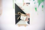 Invitatii de nunta din carton mat cu model prins cu sfoara si cardulet 14 x 21 cm