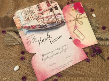Invitatii nunta model floral rosu si un loc special destinat numelor 19.8 x 9.7 cm