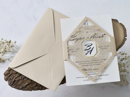 Invitatii nunta crem mate decupaje si model in relief 14 x 19.5 cm