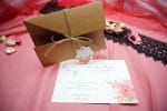 Invitatii nunta carton mat cu model floral si snur 19 x 13.5 cm