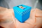 Invitatii botez forma de cutie capac cu buline albe Mickey Mouse 7 cm x 7 cm
