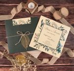 Invitatii nunta flori chenar model floral buzunar sfoara cardulet frunza