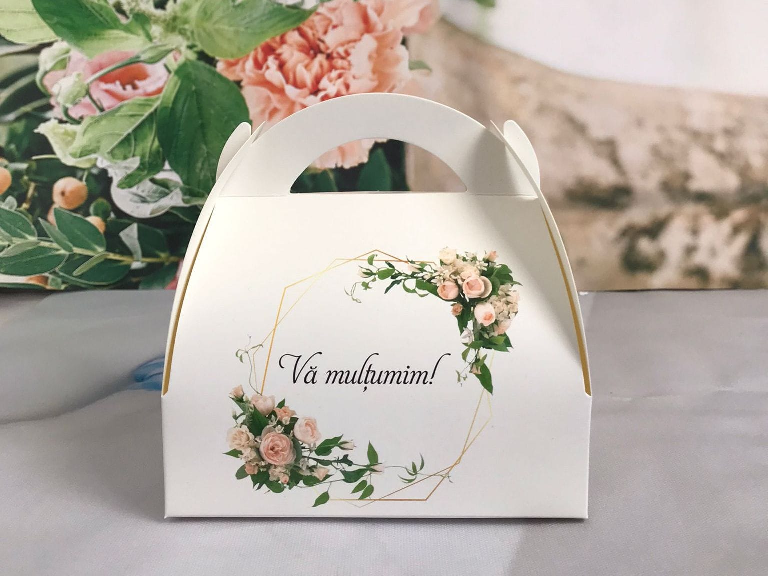 Cutii de Prajituri de 200g model cu trandafiri Cutii de Prajituri de 200g model cu trandafiri