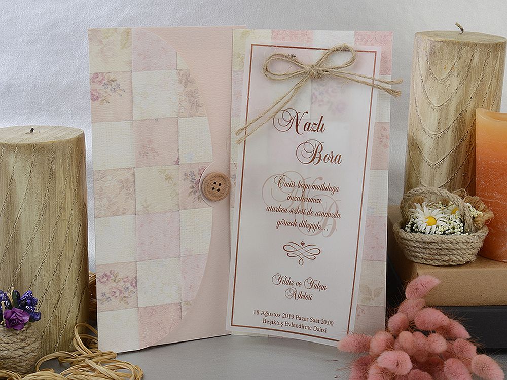 Invitatii nunta model floral si patrate roz somon 10 x 21 cm Invitatii nunta model floral si patrate roz somon 10 x 21 cm