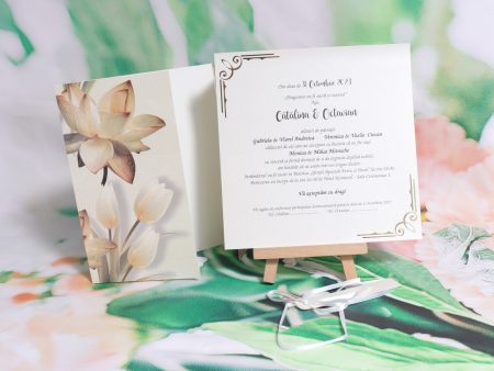 Invitatii de nunta din carton floral cu panglica si cartonas 16.5 x16.5 cm