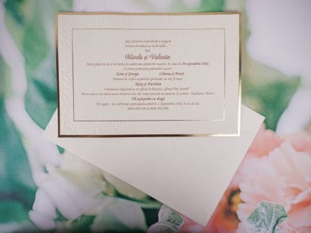 Invitatii nunta albe cu chenar auriu 21.5 x 14.5 cm