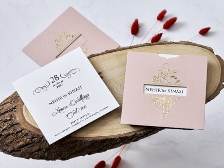 Invitatii nunta roz cu model auriu 11.4 x 11.4 cm