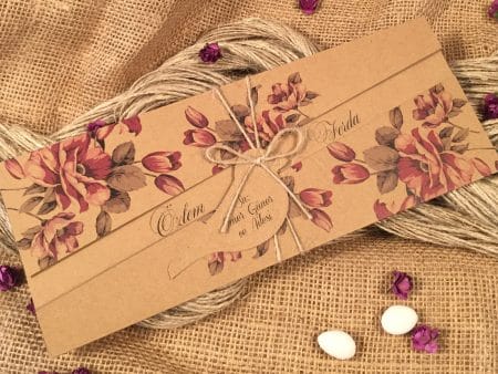 Invitatii nunta carton reciclat maro model flori 26.5 x 10.5 cm