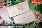 Invitatii nunta aurii cu straluciri si text personalizat 26.6 x 13.7 cm 1 Invitatii nunta aurii cu straluciri si text personalizat 26.6 x 13.7 cm