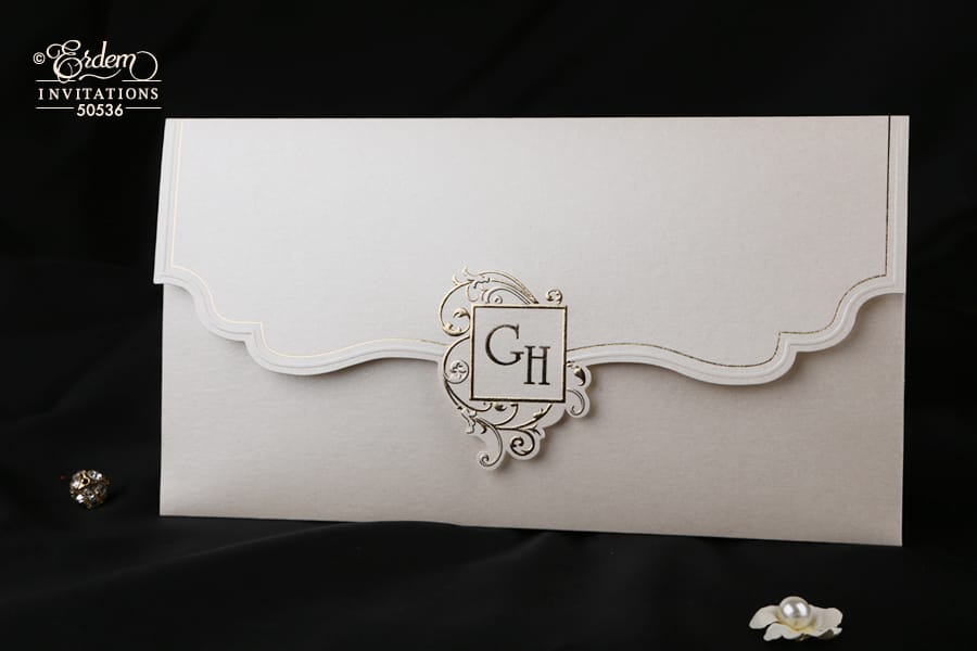 Invitatii nunta carton sidefat cu model în relief 13.5 x 25 cm Invitatie carton sidefat model plic plic alb cu margine aurie