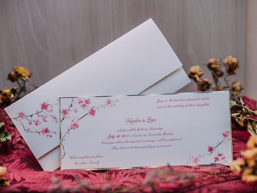 Invitatii nunta cu margini argintii şi flori de cireş 11 x 25.7 cm Invitatii nunta cu margini argintii şi flori de cireş 11 x 25.7 cm