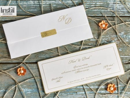 Invitatii nunta albe cu margini rotunjite aurii si sigiliu 24 x 10 cm