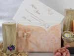 Invitatii nunta carton mat relif fundita 21.5 x 14.5 cm