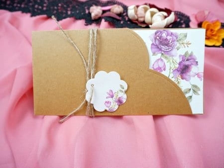 Invitatii nunta carton mat crem cu model floral si snur 21 x 10.5 cm