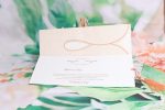 Invitatii nunta cu un snur cu franjuri 10 x 25.5 cm