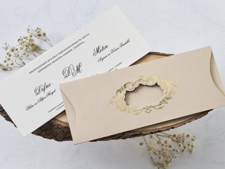 Invitatii nunta elegante crem model auriu 24.5 x 10 cm