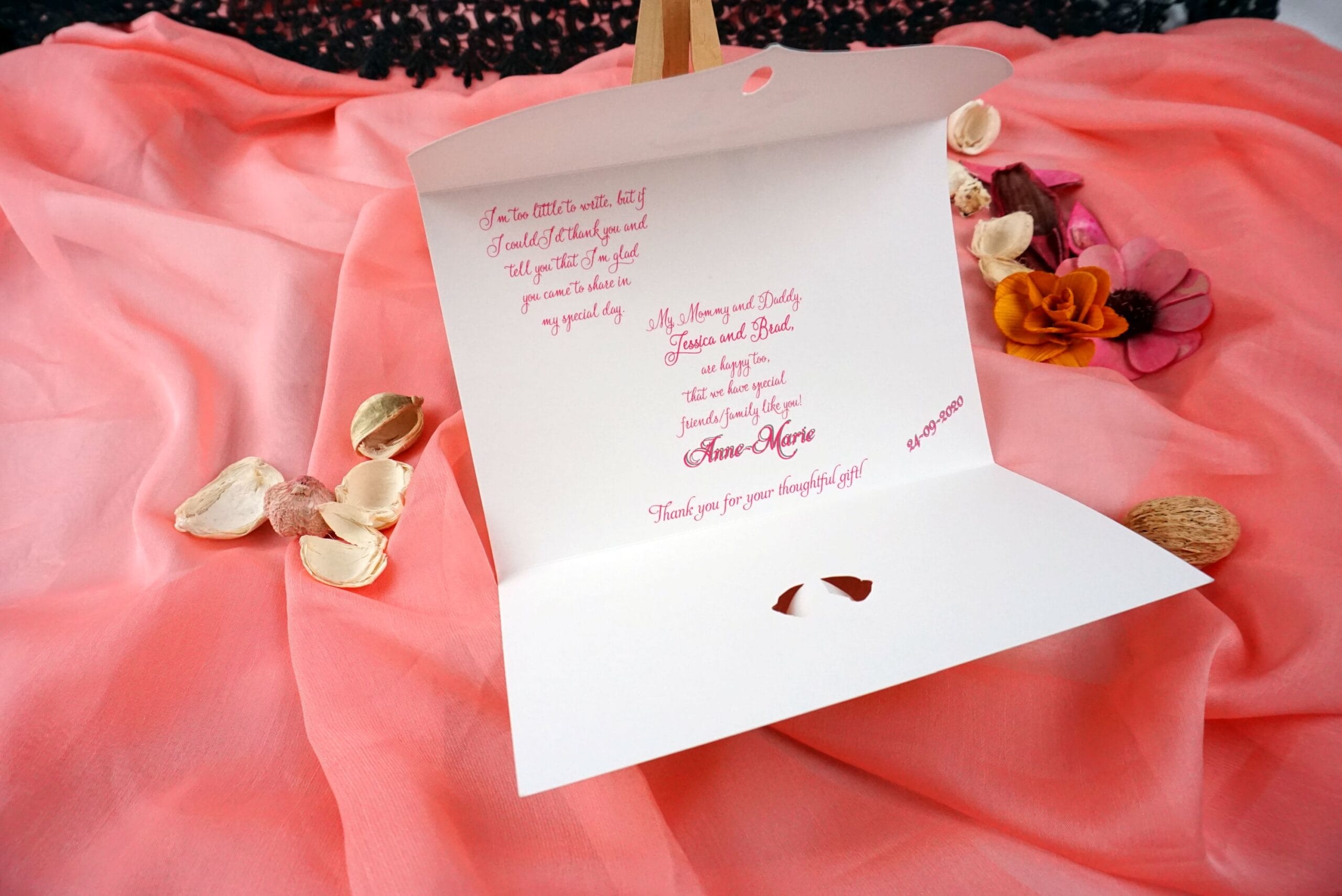 Invitatii de botez parintii bebe si jucarii 18 x 12.3 cm Invitatii de botez parintii bebe si jucarii 18 x 12.3 cm
