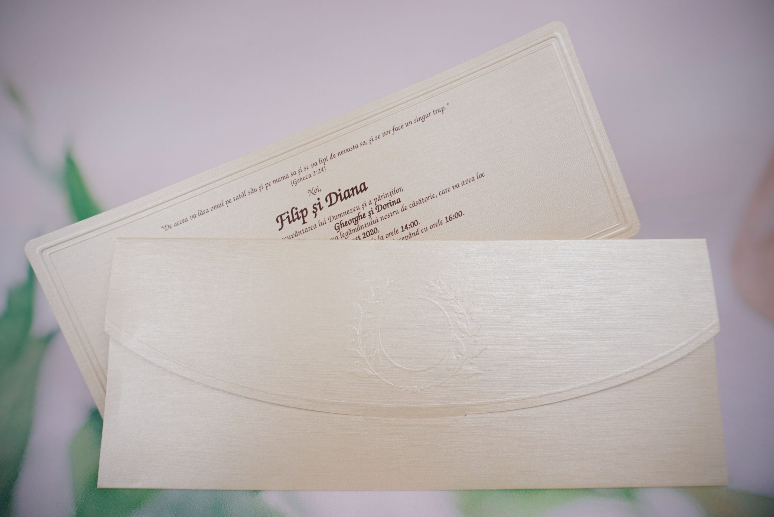 Invitatii nunta crem carton mat striatii si relief 10.5 x 26.4 cm Invitatii nunta crem carton mat striatii si relief 10.5 x 26.4 cm