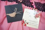 Invitatii nunta plic negru sccesorizat cu sfoara 16 x 16 cm