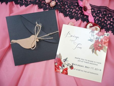 Invitatii nunta plic negru sccesorizat cu sfoara 16 x 16 cm
