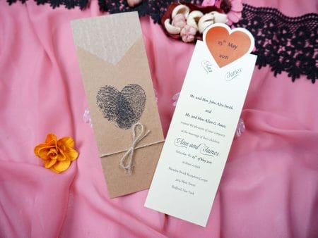 Invitatii nunta crem maro cu inimioare 7.9 x 24.1 cm