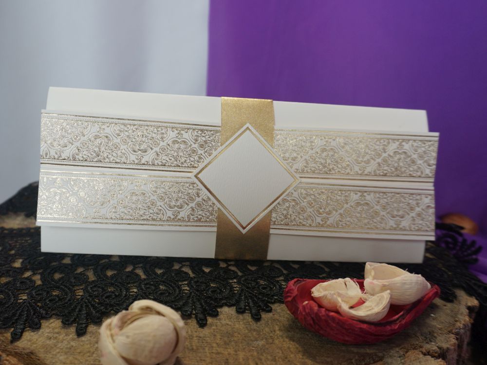 Invitatii nunta model si banda aurie 22 x 9.5 cm Invitatii nunta model si banda aurie 22 x 9.5 cm