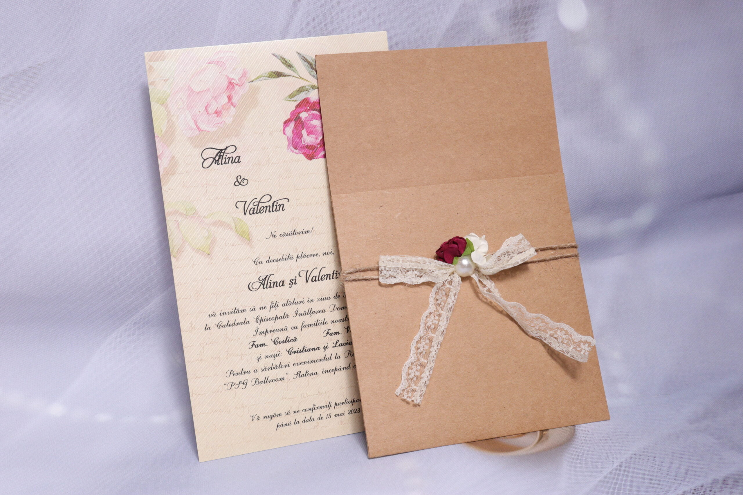 Invitatii nunta trandafiri roz si perla 20.8 x 13 cm Invitatii nunta trandafiri roz si perla 20.8 x 13 cm