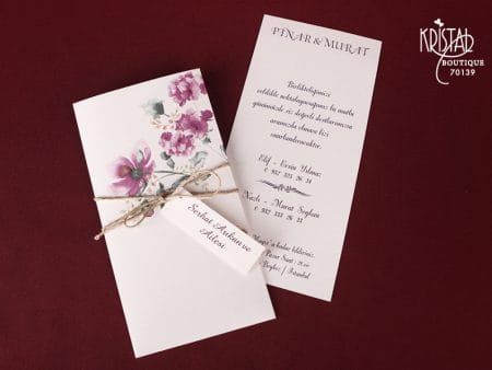 Invitatii nunta cu model floral si accesorizat cu un snur 22 x 10.5 cm