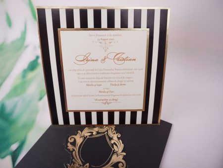 Invitatii nunta linii albe negre chenar auriu 17.8 x 17.8 cm