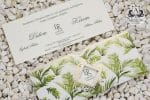 Invitatii nunta flori cu detalii aurii mat striat text personalizat 25 x 11 cm