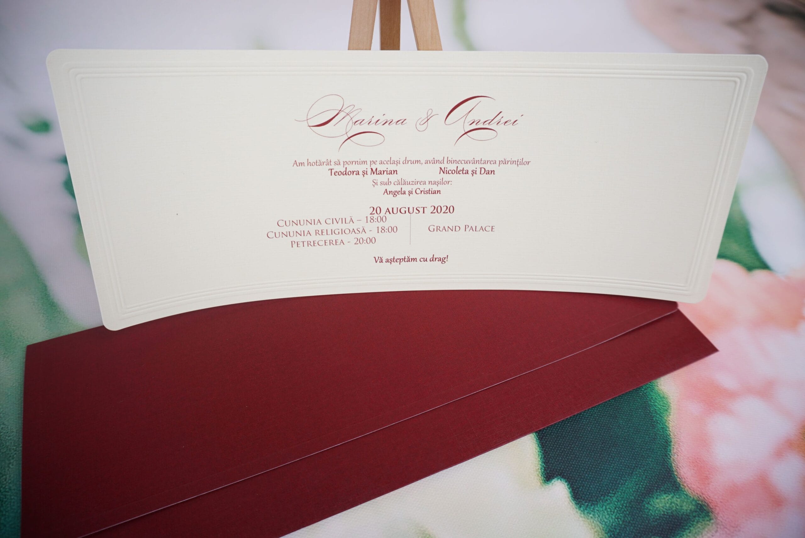 Invitatii nunta albe cu plic bordo 10.5 x 26.5 cm Invitatii nunta albe cu plic bordo 10.5 x 26.5 cm