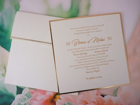 Invitatii nunta mat striat aurii plic si sigiliu de ceara 19.7 x 19.7 cm