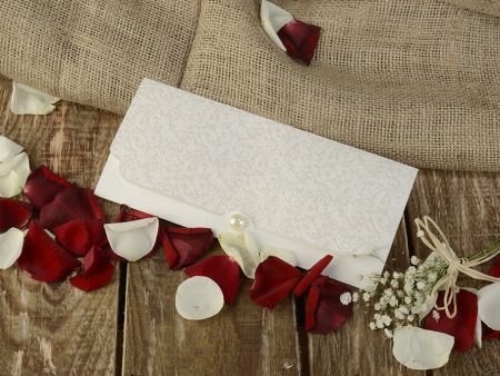 Invitatii nunta crem elegante cu perla 9.5 x 21 cm
