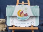 Invitatii botez bebe pe un norişor care doarme 13.4 cm x 19.5 cm