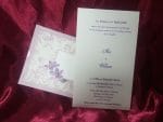 Invitatii nunta plic vintage cu model floral si decupaj 19.5 x 12 cm