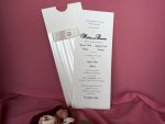 Invitatii nunta crem cu fundita cu perluta 10 x 25 cm