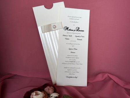 Invitatii nunta crem cu fundita cu perluta 10 x 25 cm