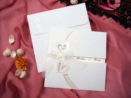 Titlu seo invitatii nunta crem sidefat plicuri si funda 18.3 cm x 18.4 cm