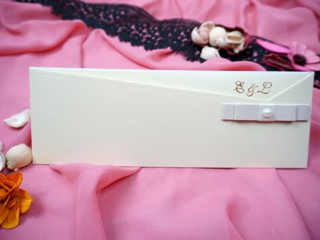 Invitatii nunta crem elegante cu perla 27.4 x 9.5 cm