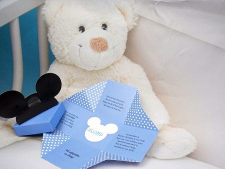Invitatii botez bleu model cu buline albe 7.3 cm x 7.3 cm