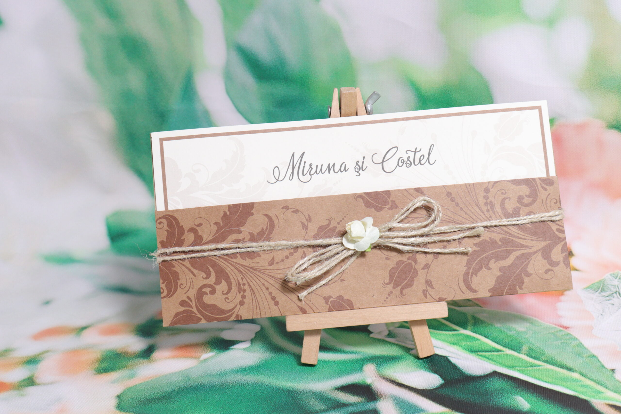 Invitatii nunta plic model floral maro 11 x 23.5 cm Invitatii nunta plic model floral maro 11 x 23.5 cm