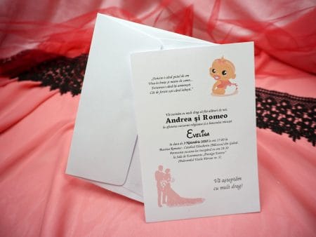 Invitatii de botez imagine cu miri si un bebelus 13.5 x 20 cm