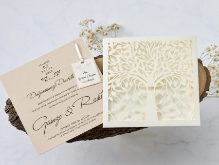 Invitatii nunta lux crem card pom decupat satinat 16 x 16 cm